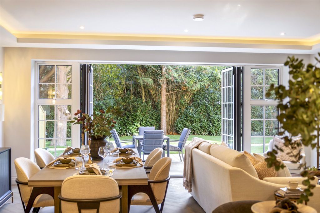 Property photo 2 of 14 Show Home