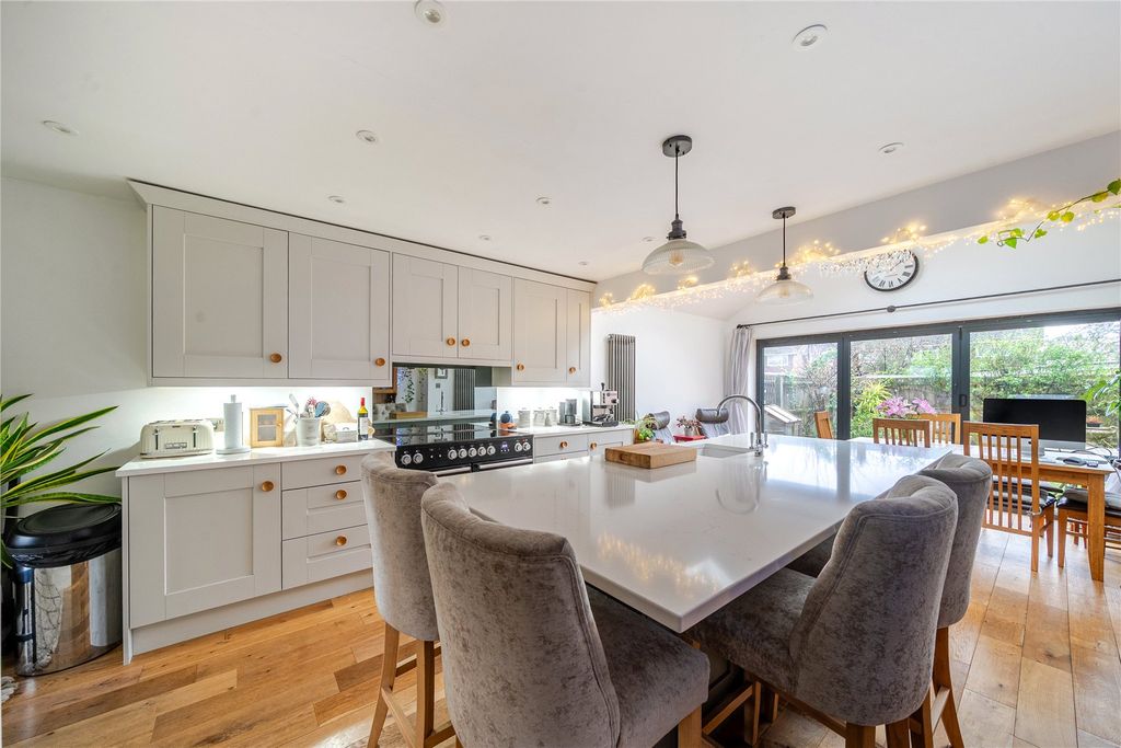 Property photo 2 of 22 Picture No. 12