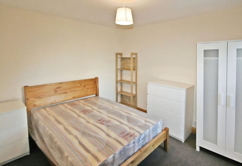 Property photo 3 of 8 Bedroom - Angle 3