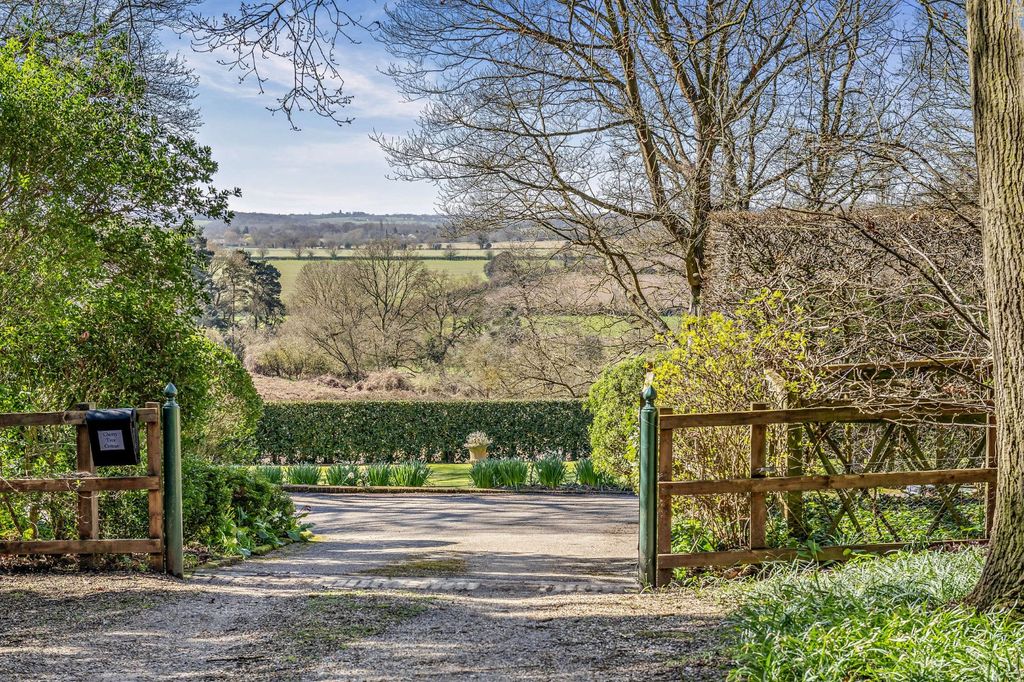 Property photo 3 of 23 Driveway