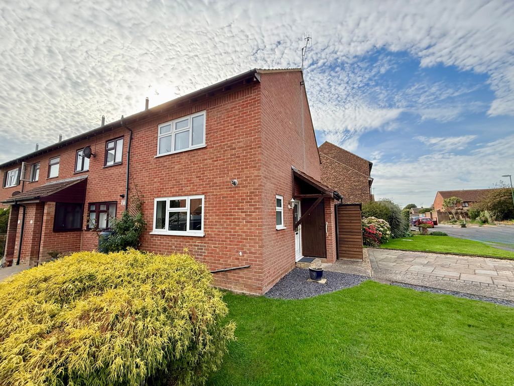 Property photo 1 of 15 11 Wakehurst Place Front