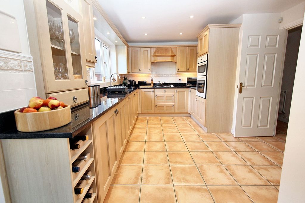 Property photo 2 of 34