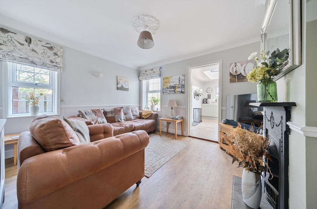 Property photo 3 of 12 1341071-5-689Ef4F...