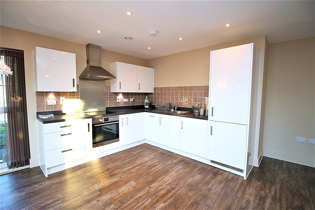 Property photo 2 of 11 Kitchen