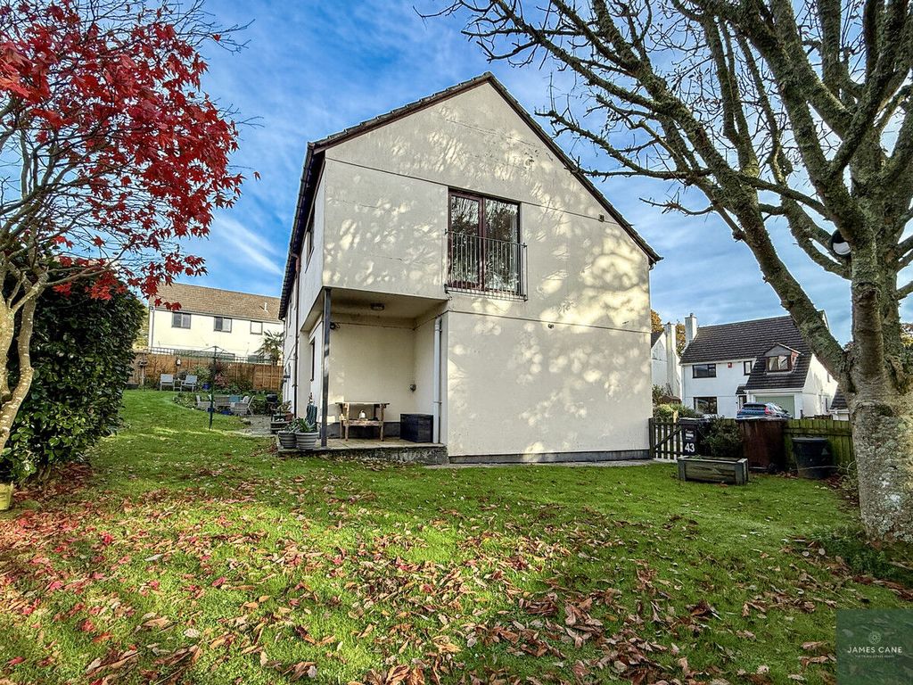 Property photo 3 of 23