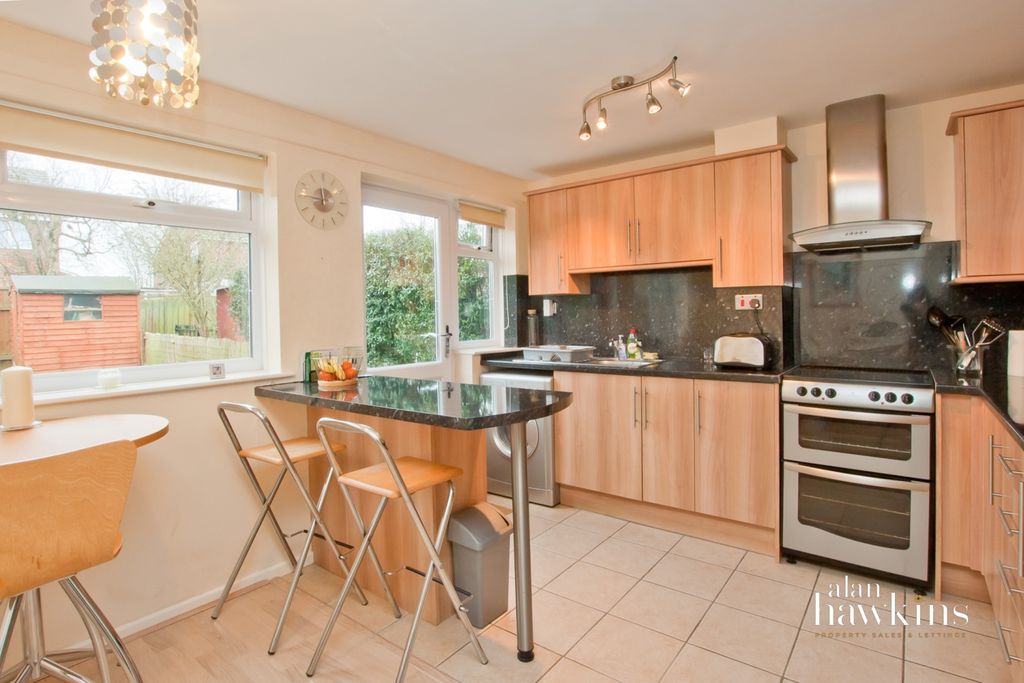 Property photo 2 of 6 1470Kit-2