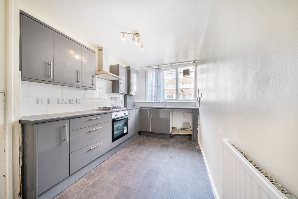 Property photo 2 of 19 1476816-12-6A27Eb...