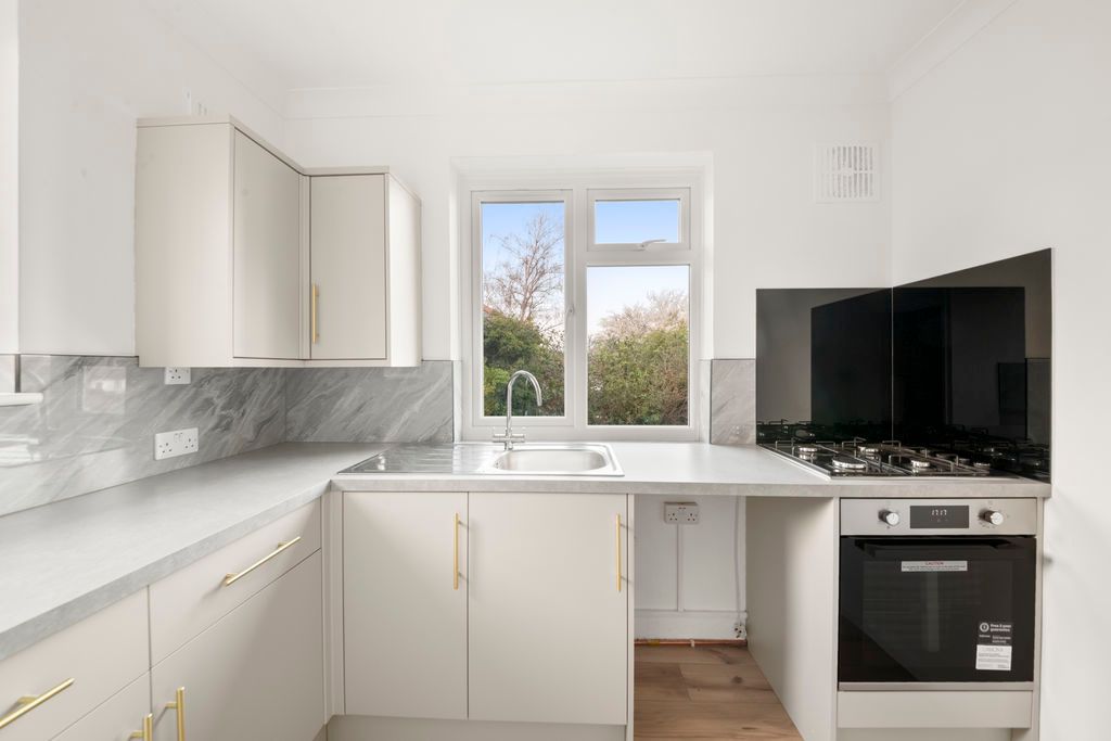 Property photo 1 of 14 Photo 9