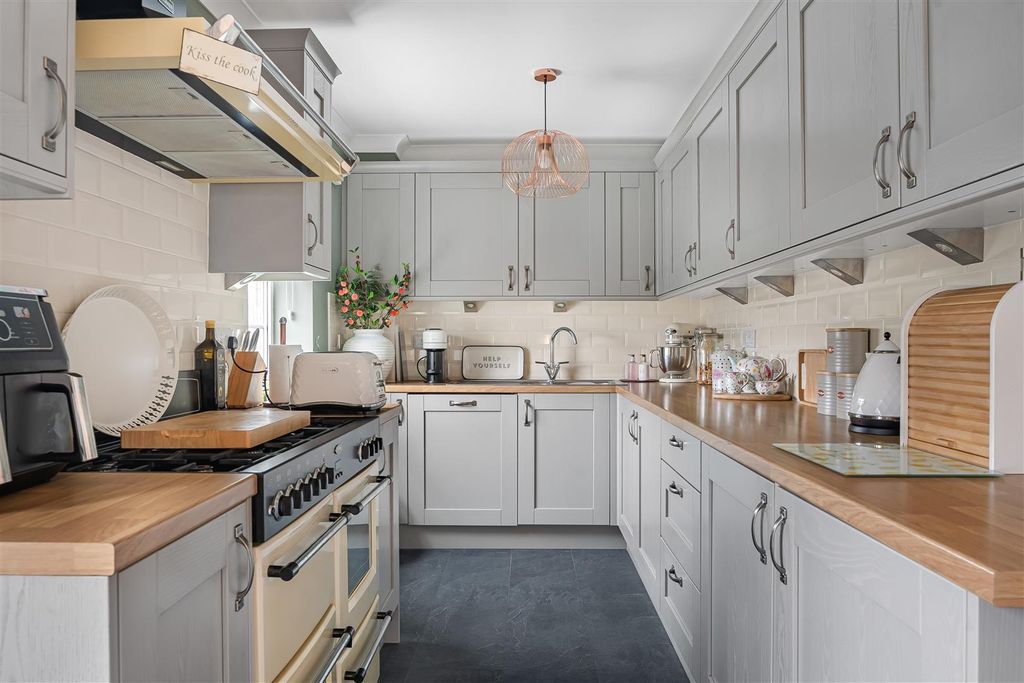 Property photo 2 of 23 13_69803.Jpg