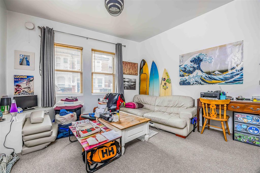 Property photo 3 of 16 54 Victoria Road North, Southsea-Small-Porticomark