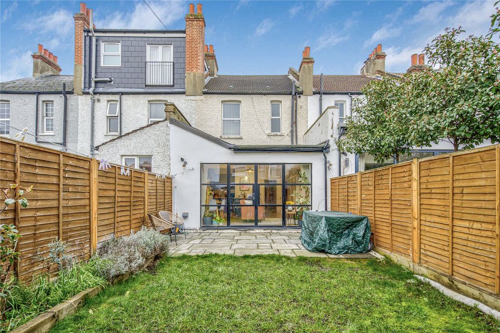 Property photo 2 of 17 Picture No. 30