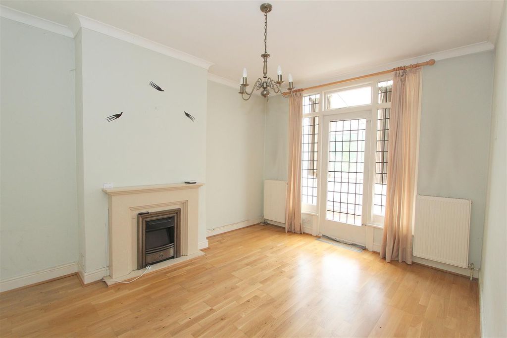 Property photo 2 of 16 Din.Jpg