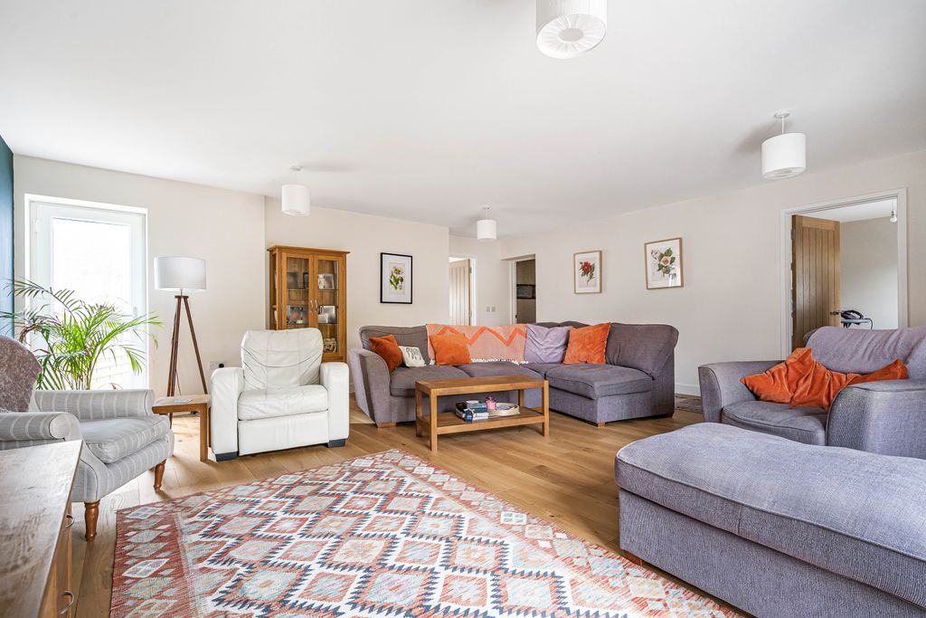 Property photo 1 of 19 Living Room