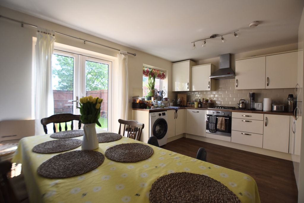 Property photo 2 of 11 13 Butter Row Dining