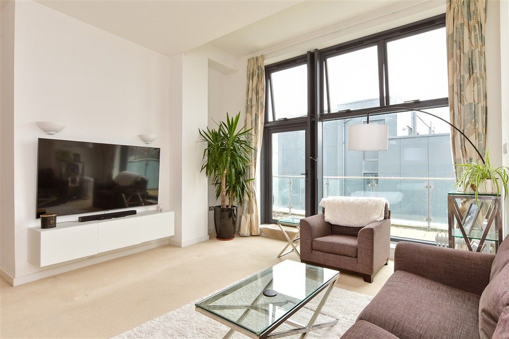 Property photo 2 of 12 Lounge/ Kitchen