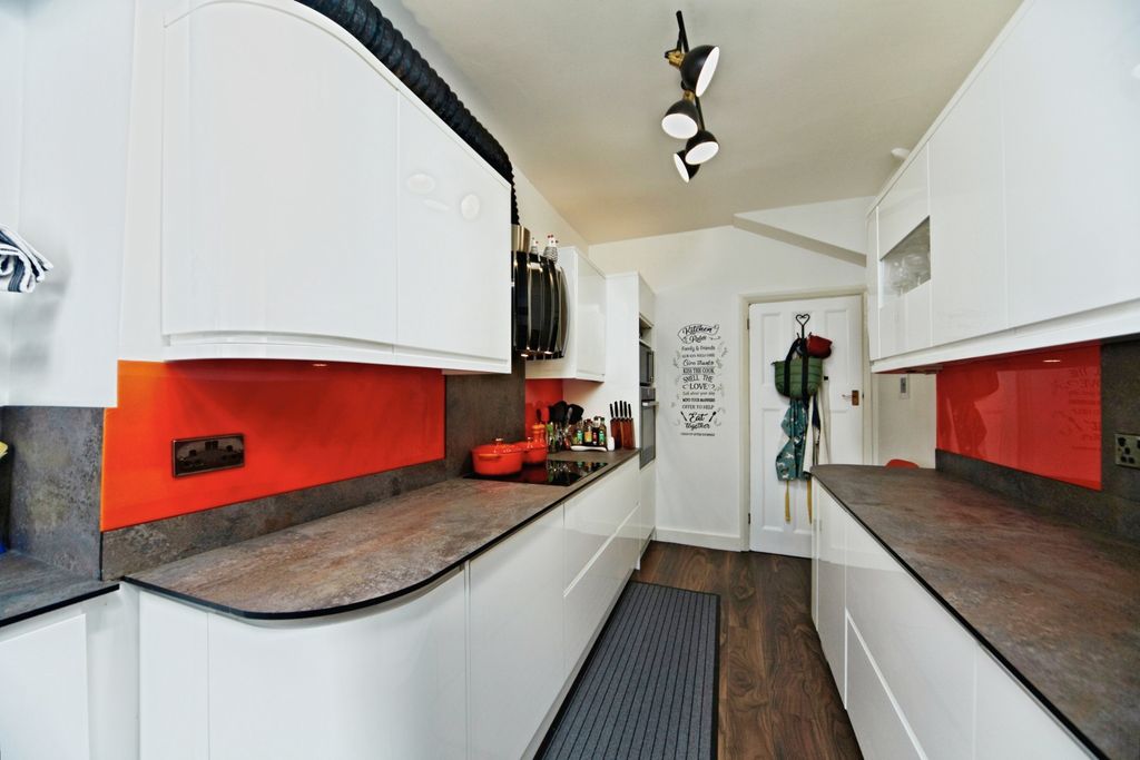 Property photo 3 of 20 Kitchen