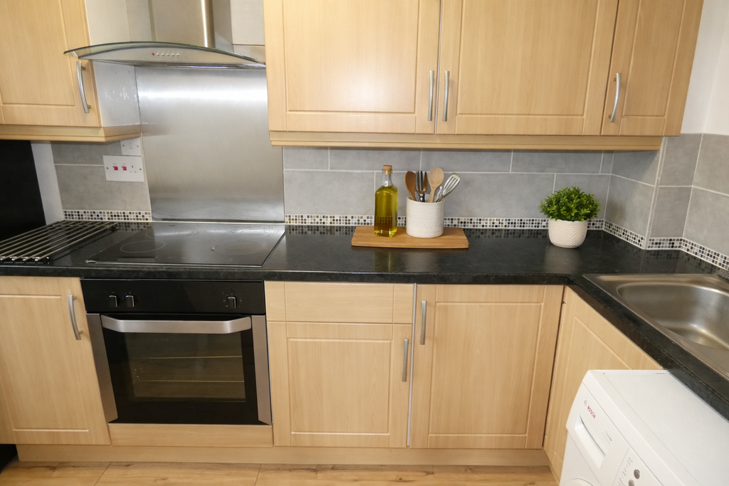 Property photo 3 of 10 Kitchen