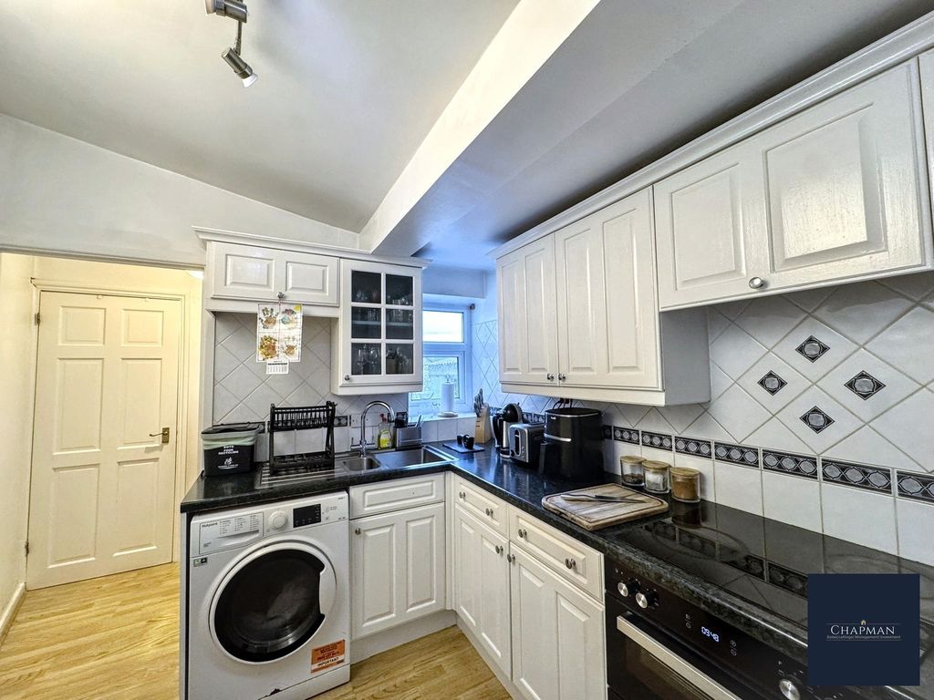 Property photo 2 of 32