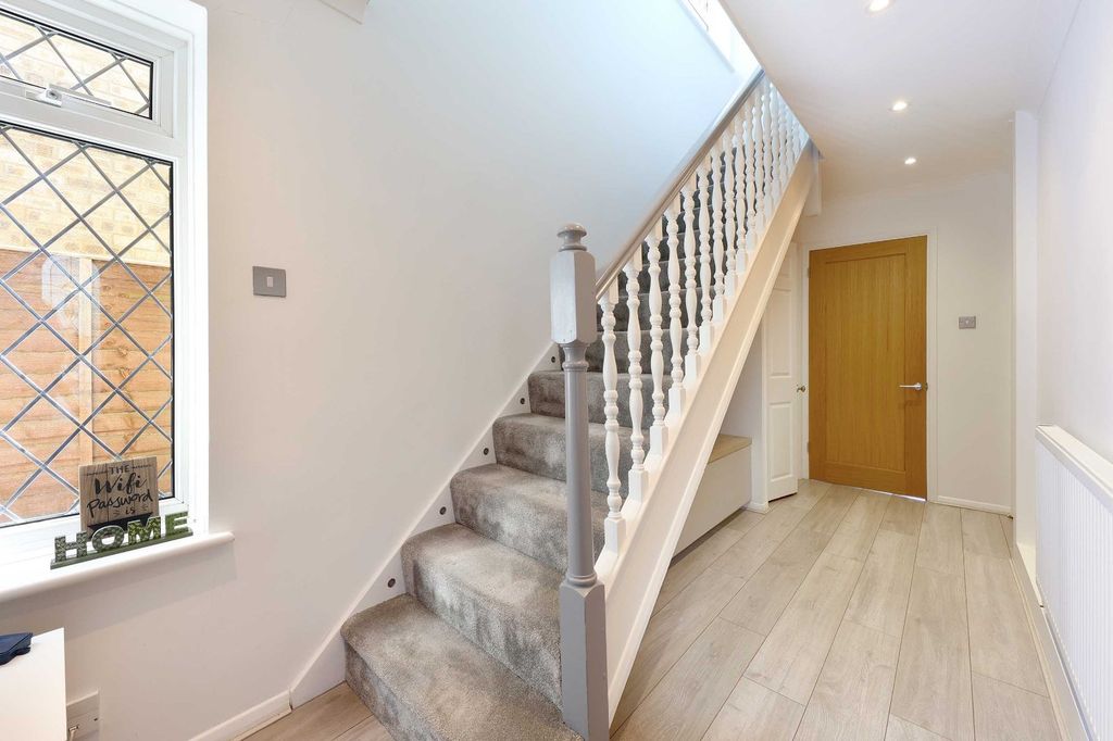 Additional image 10 of 4 bed country house for saleDell Lees, Seer Green, Beaconsfield HP9