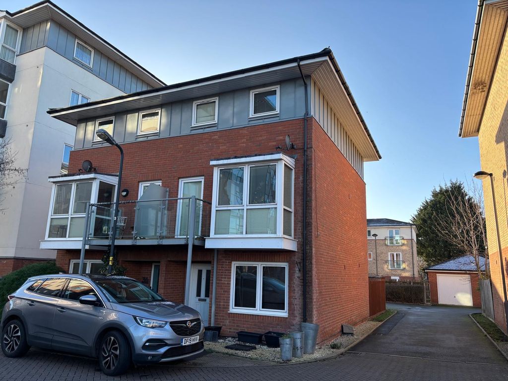 Property photo 2 of 11 Image