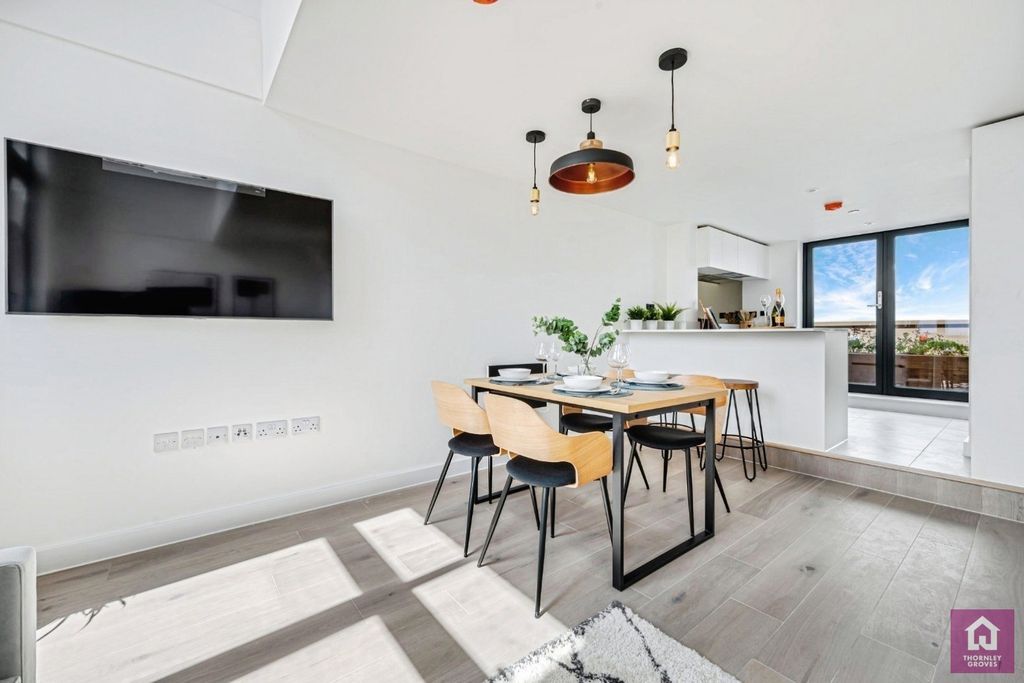 Property photo 3 of 22 Pbox-Img.Jpg