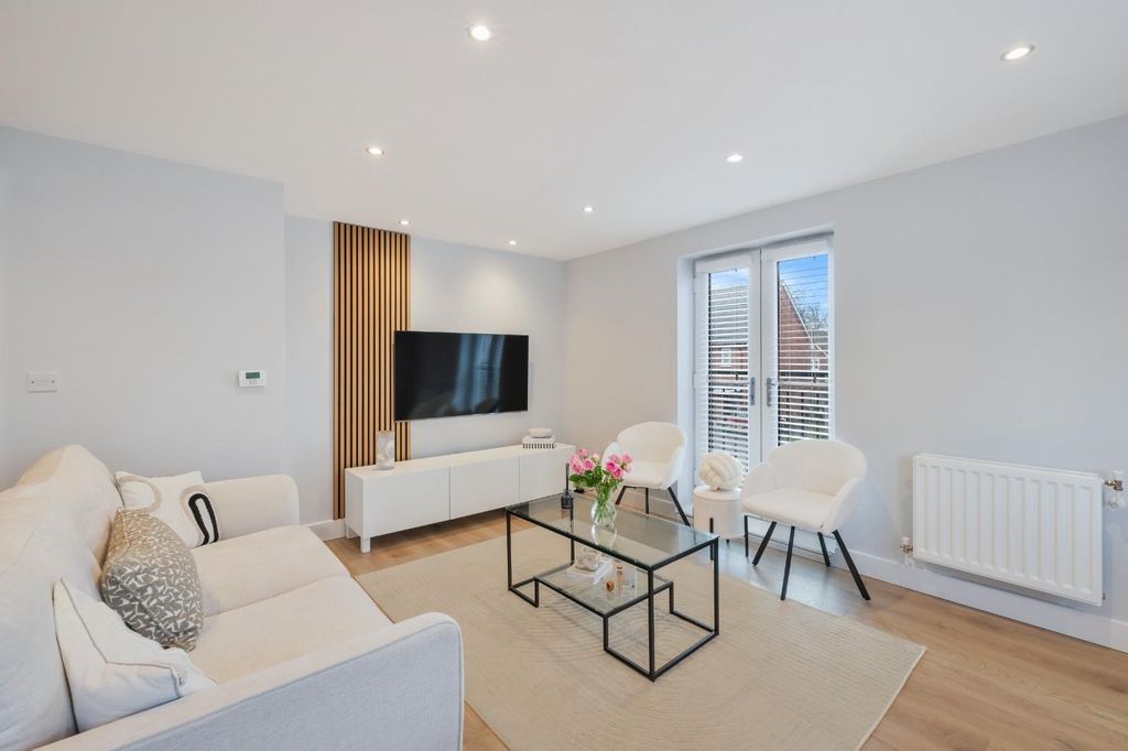 Property photo 3 of 14 Roberts Court,