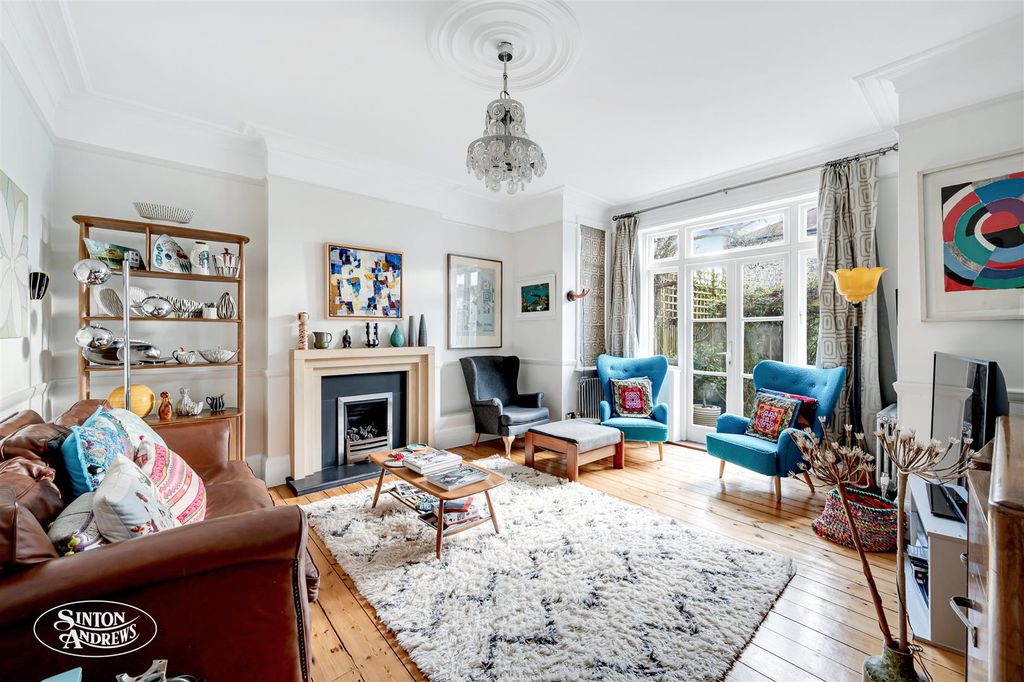 Property photo 2 of 19 4 Carew Road-3.Jpg