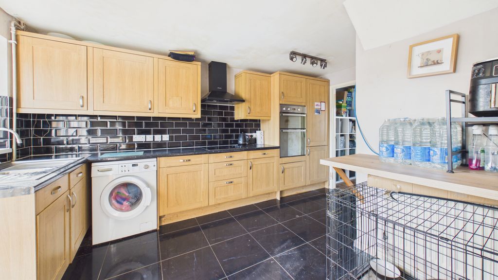 Property photo 3 of 16 Cam04968G0-Pr0151-Still005