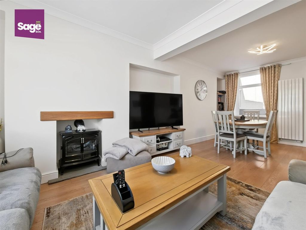 Property photo 2 of 31