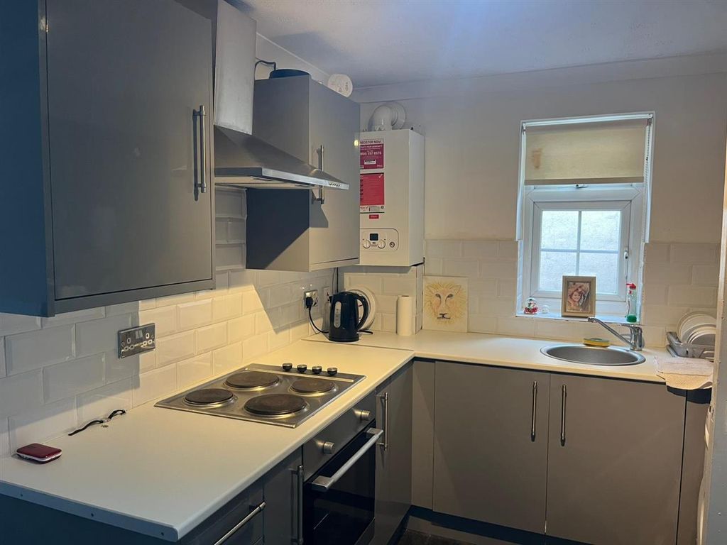 Property photo 3 of 6 Kitchen