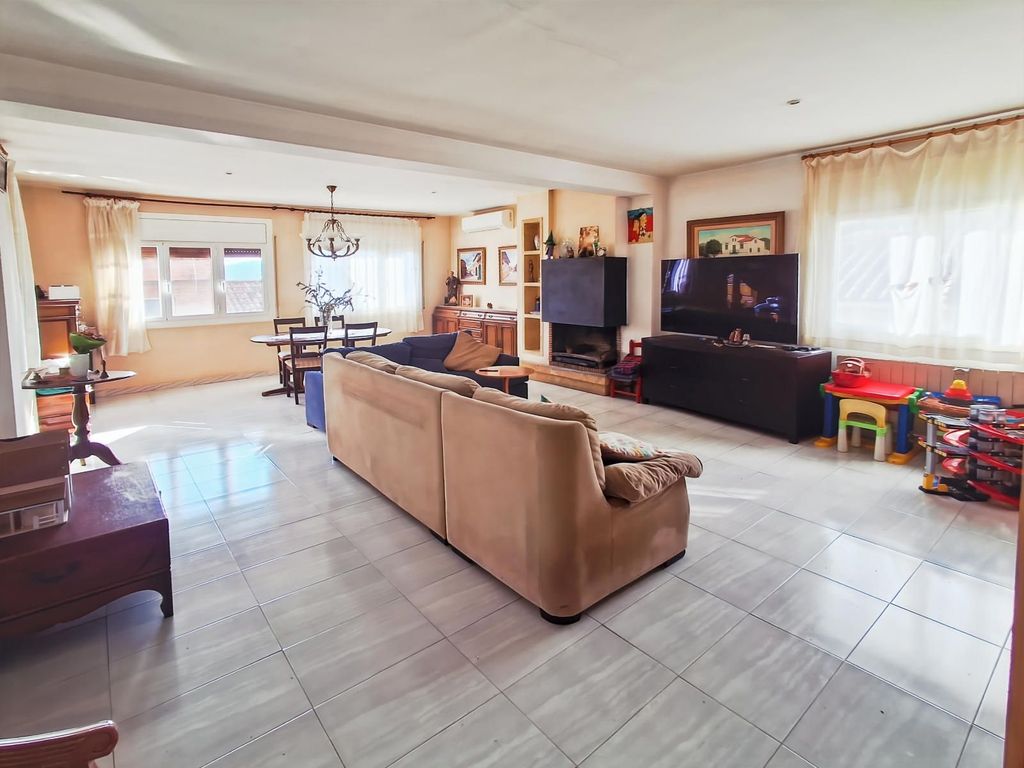Property photo 3 of 36