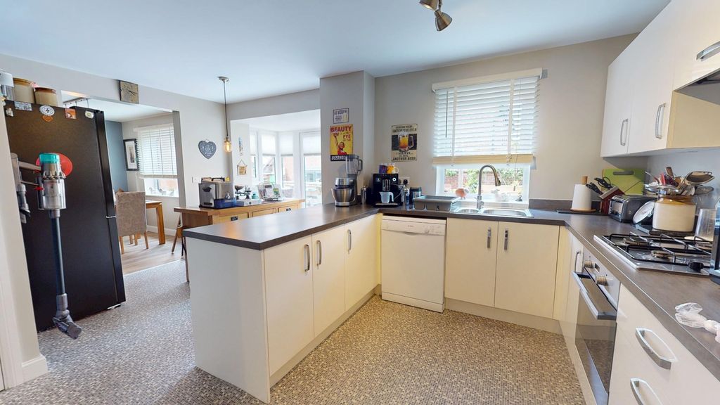 Property photo 3 of 26 4018645