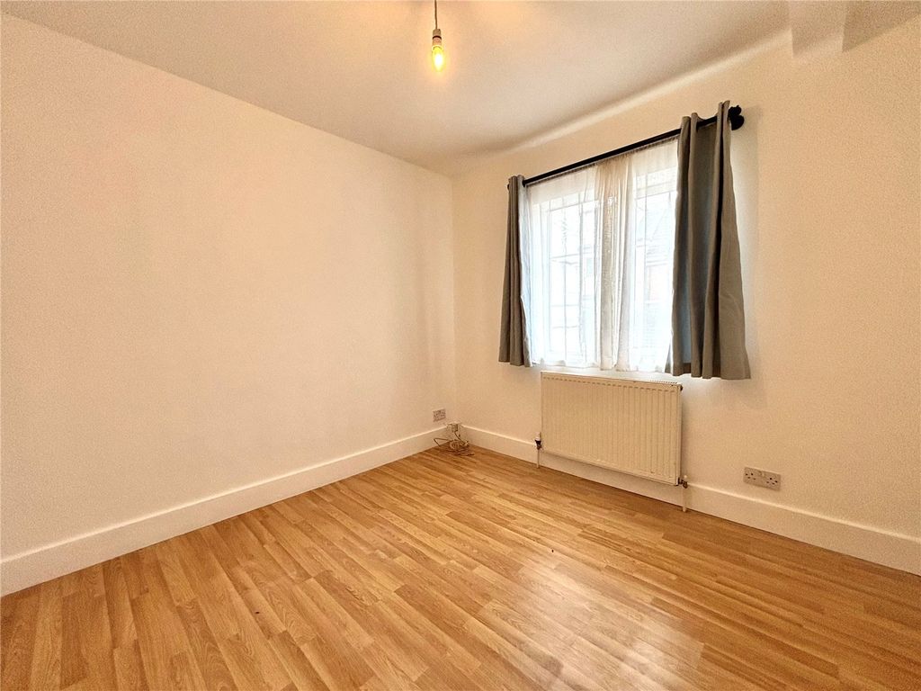 Property photo 3 of 8 Picture No. 14