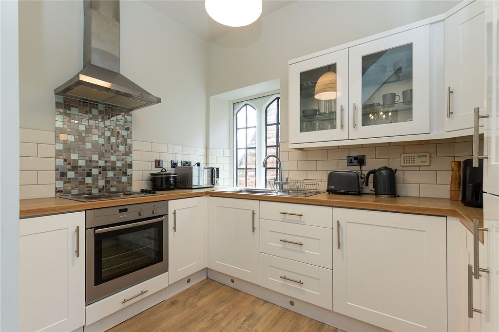 Property photo 3 of 17 Kitchen