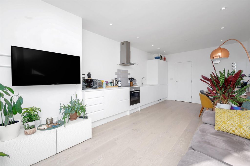 Property photo 3 of 9