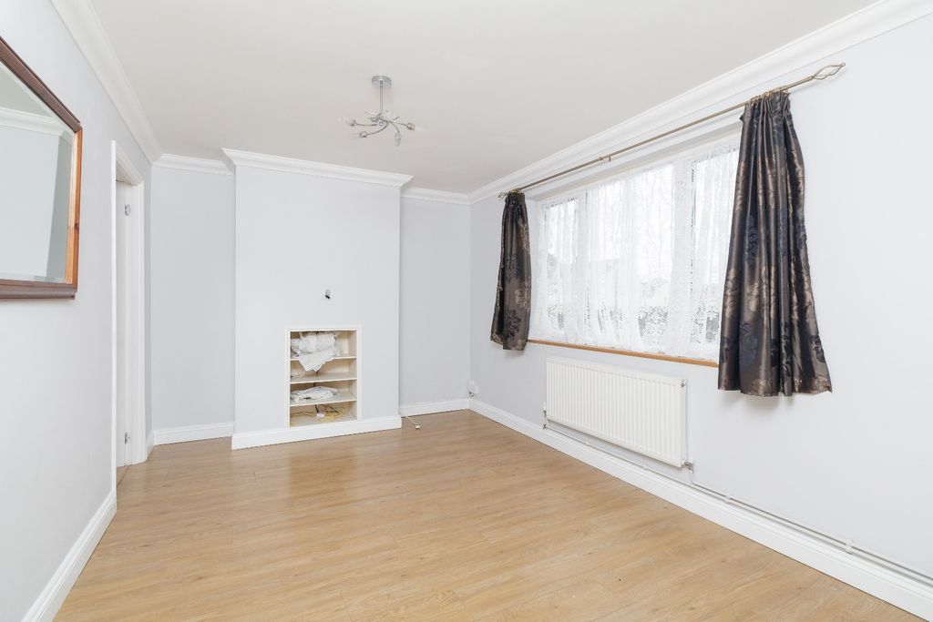 Property photo 3 of 17 4965663