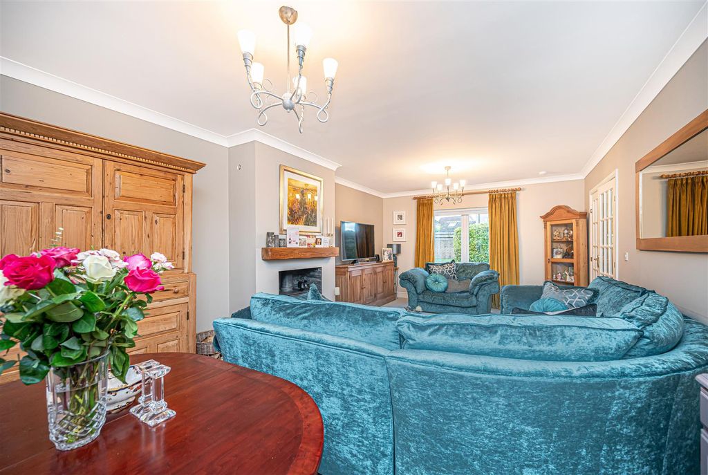 Property photo 3 of 33 Untitled (5 Of 1).Jpg