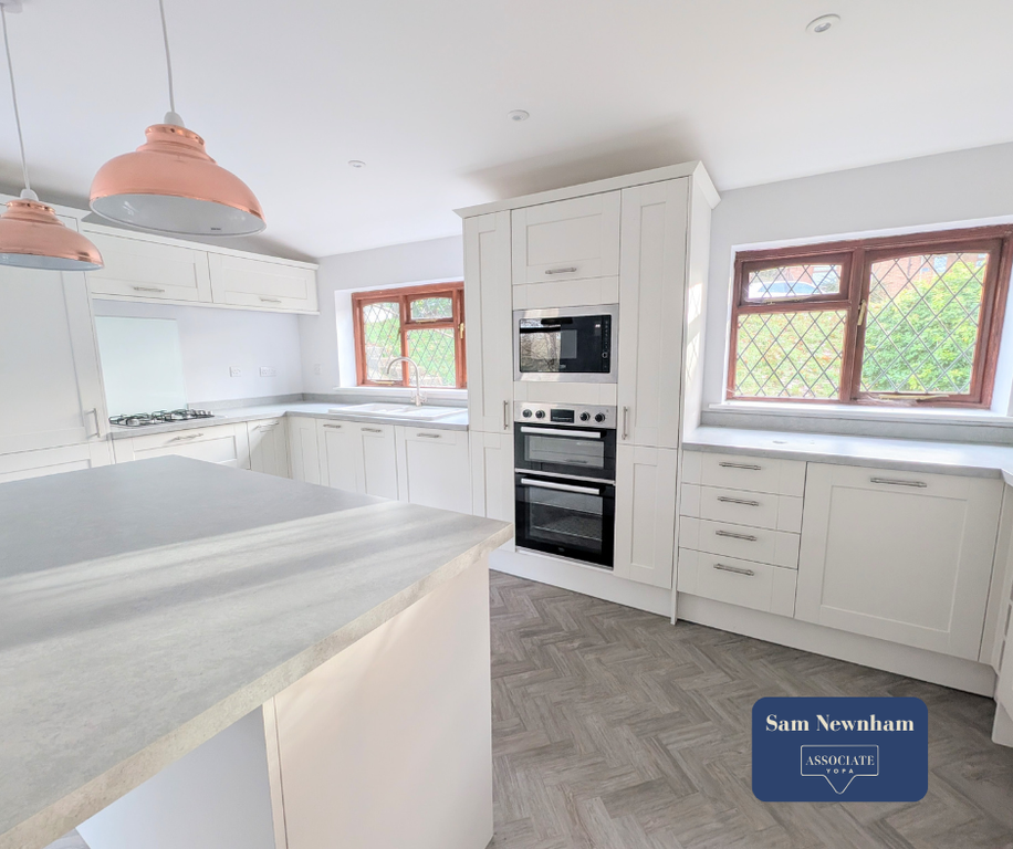 Property photo 3 of 14 Kitchen