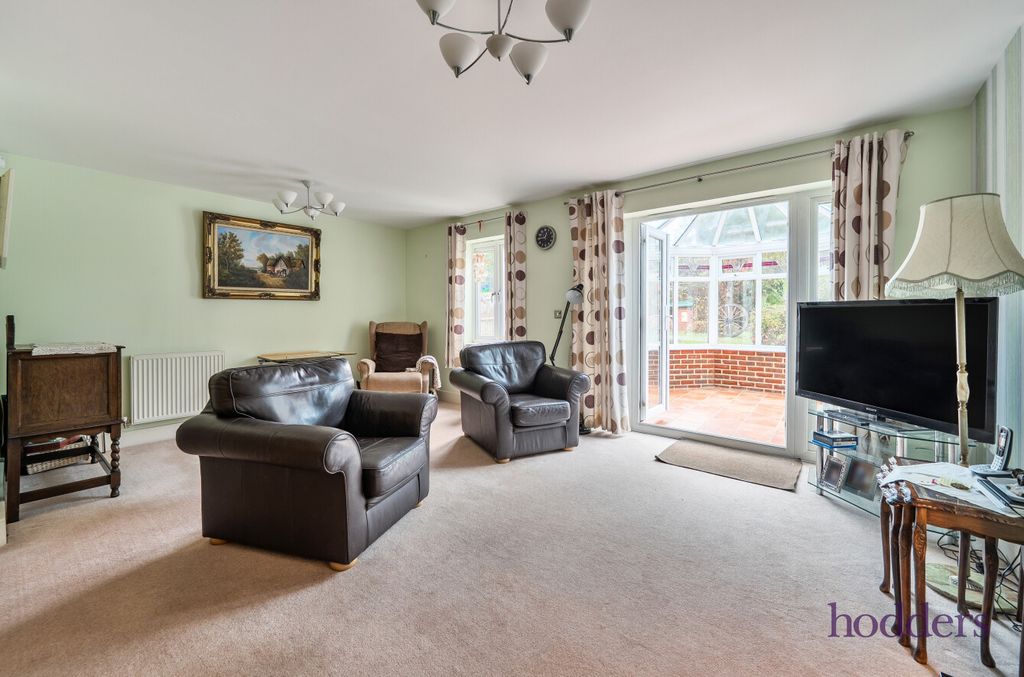 Property photo 3 of 18 E8059728-459A-41d...