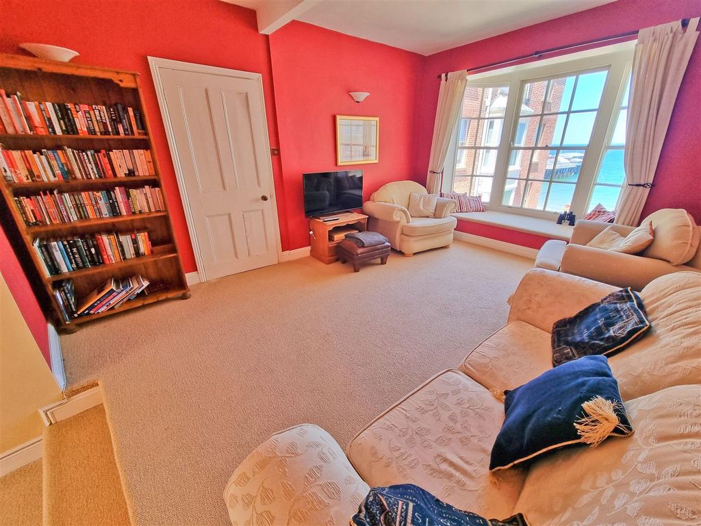 Property photo 2 of 22 Lounge.Jpg