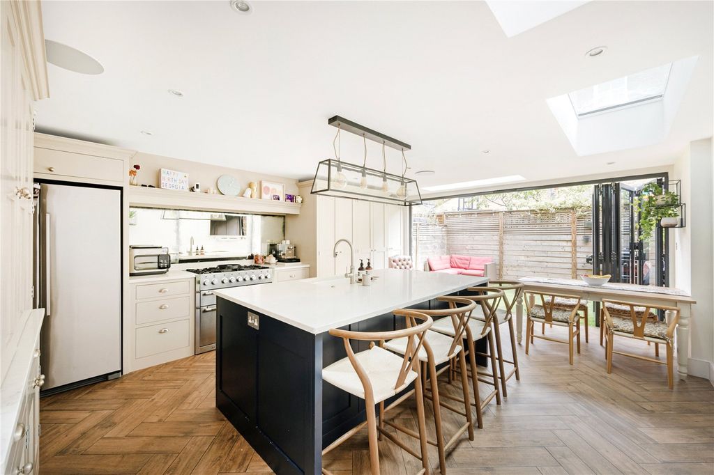 Property photo 1 of 17 Picture No. 12