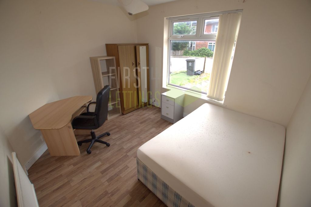 Property photo 3 of 9 Photo 7