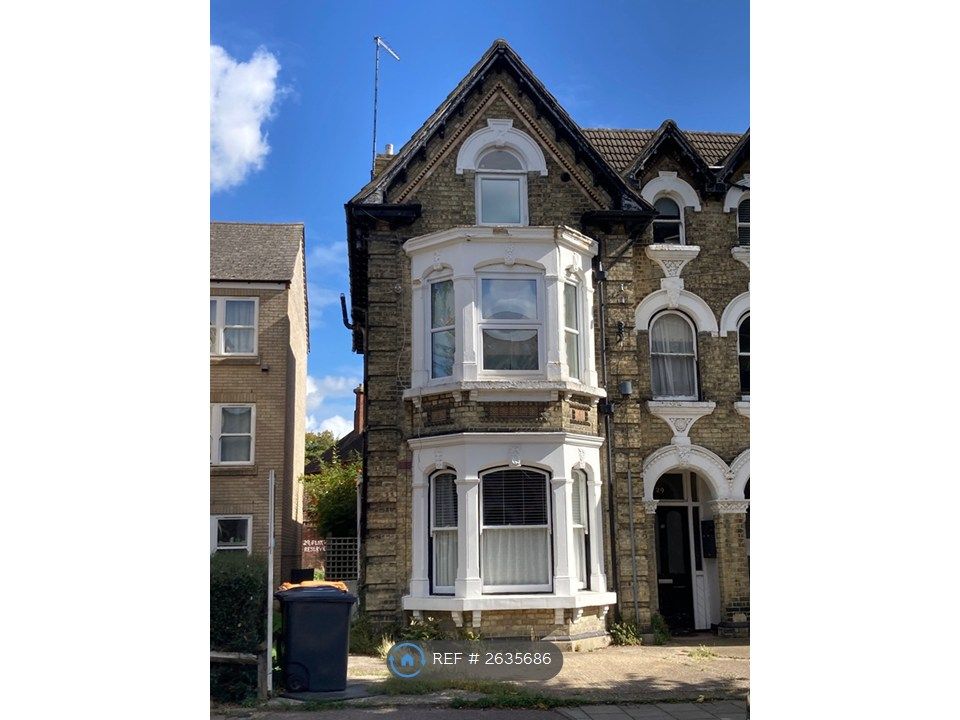 Property photo 1 of 11 Top Floor Flat