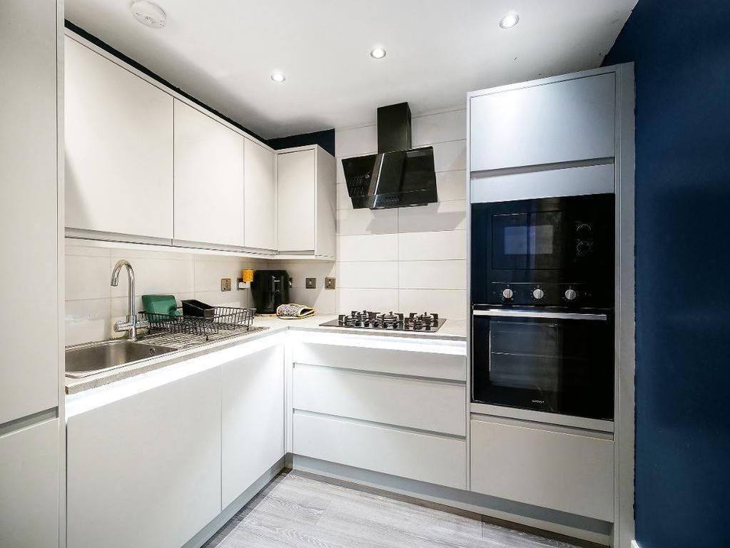 Property photo 3 of 19 Kitchen
