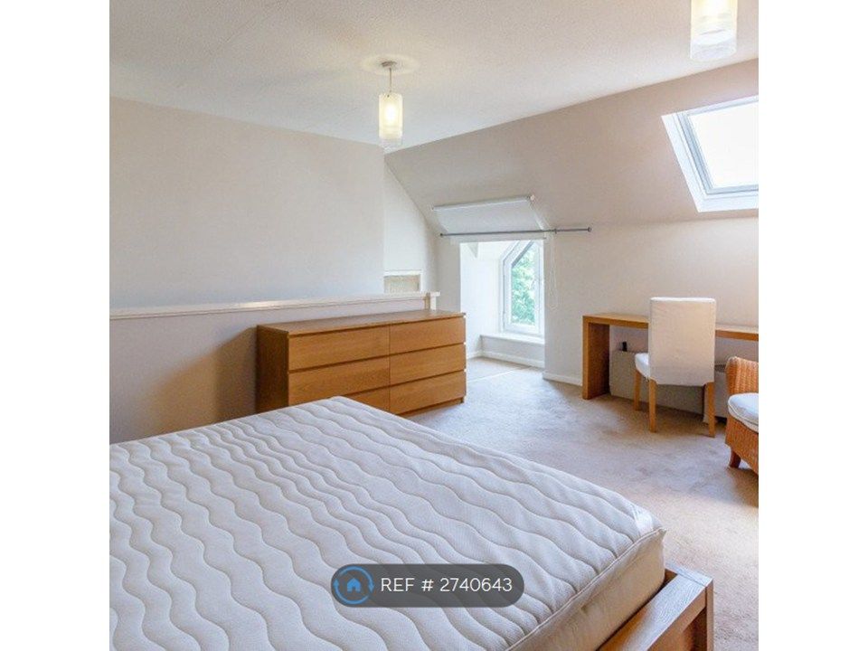 Property photo 3 of 10 Master Bedroom