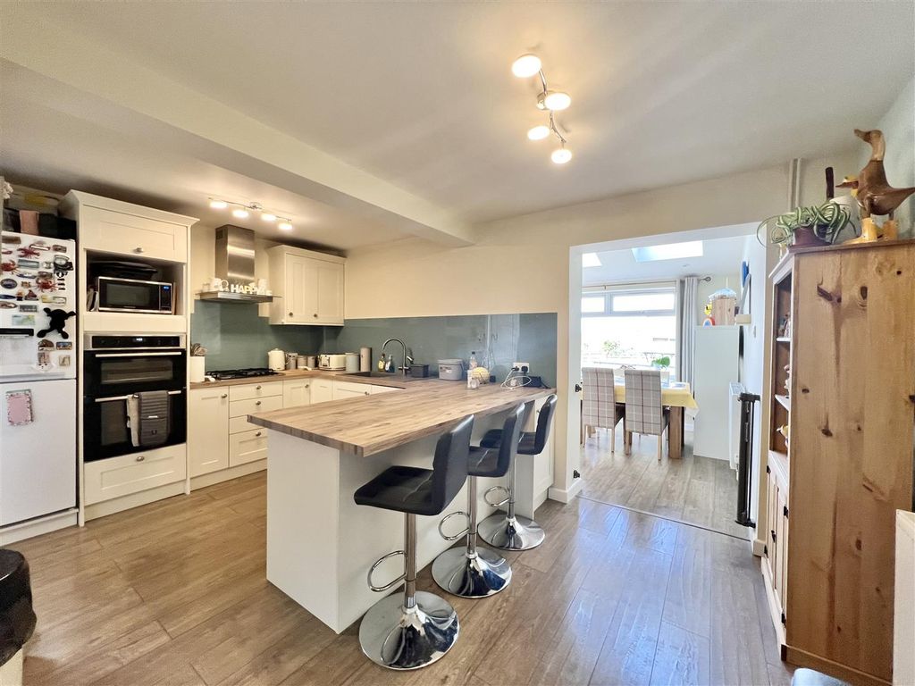 Property photo 2 of 21 Kitchen/Breakfast Room