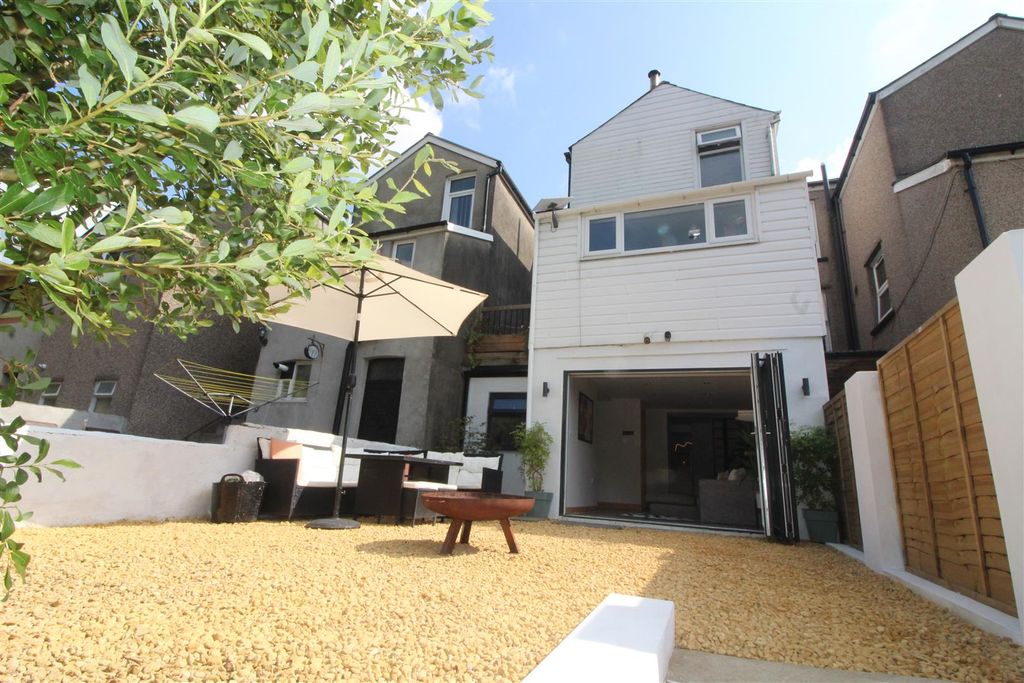 Property photo 1 of 40 Rear Garden