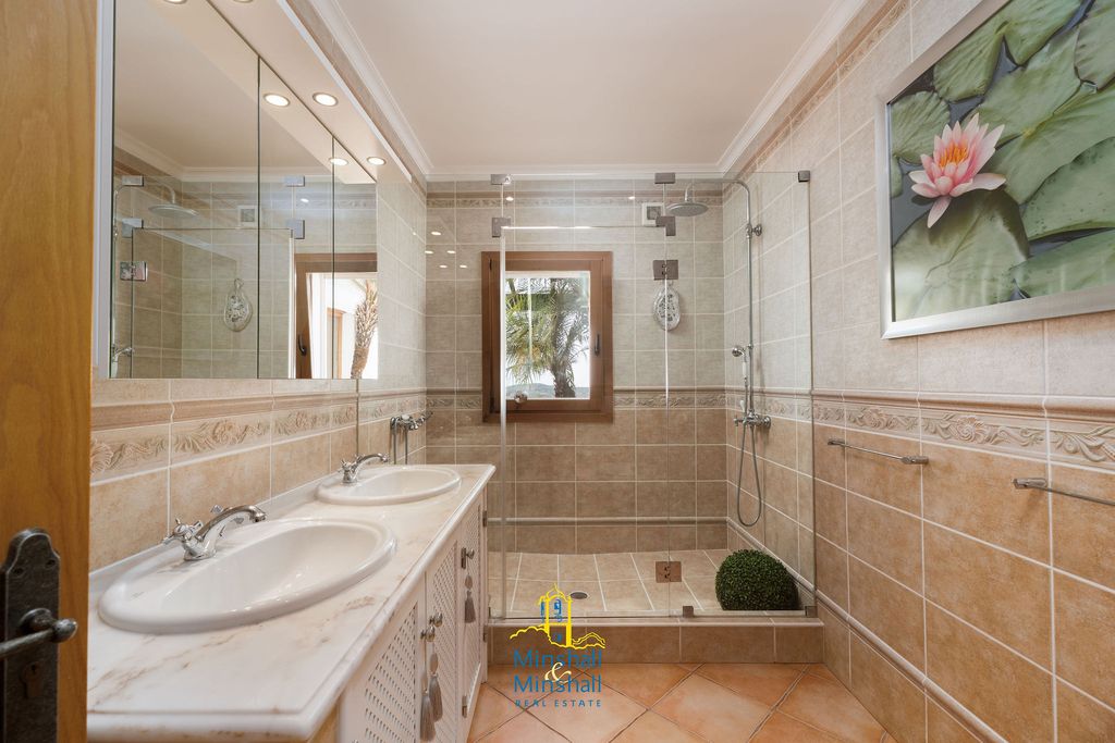 Property photo 3 of 53