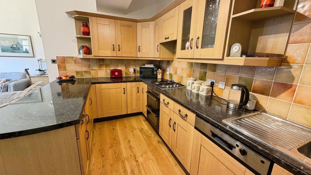 Property photo 3 of 14 Kitchen