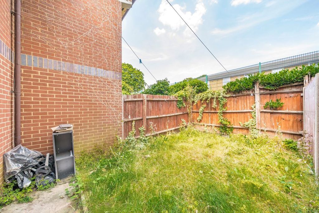 Property photo 3 of 6